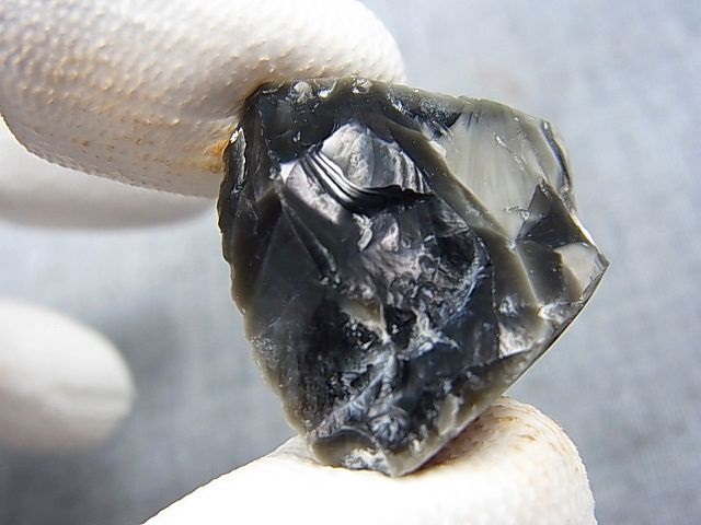 画像: ヴィクトリアストーン（飯盛ラボストーンIL-stone）レアカラー：ブラック原石（片面研磨） 26.5カラット