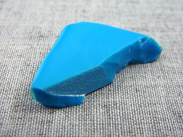 画像: 飯盛ラボストーン（IL-stone）「ターコイズブルーカラー」ガラス原石 34.2カラット