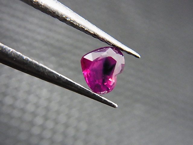 画像: ベトナムLuc Yen産シルキーサファイア・ルース（バイカラー/ハート） 0.5カラット