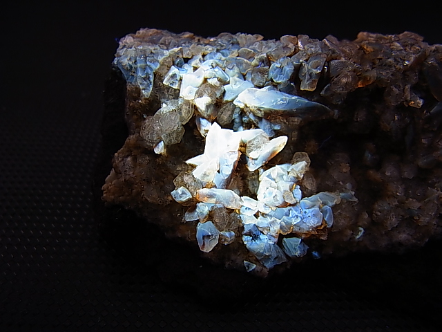 画像: ベトナム・Dak Lak産チャバザイト＆カルサイト原石 184.8g