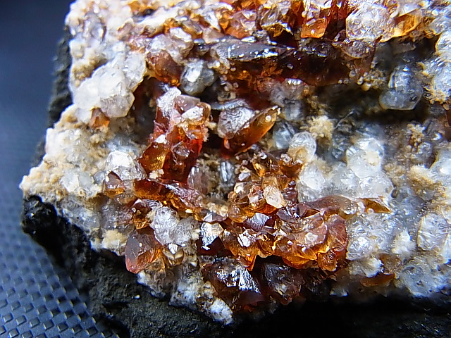 画像: ベトナム・Dak Lak産チャバザイト＆カルサイト原石 184.8g