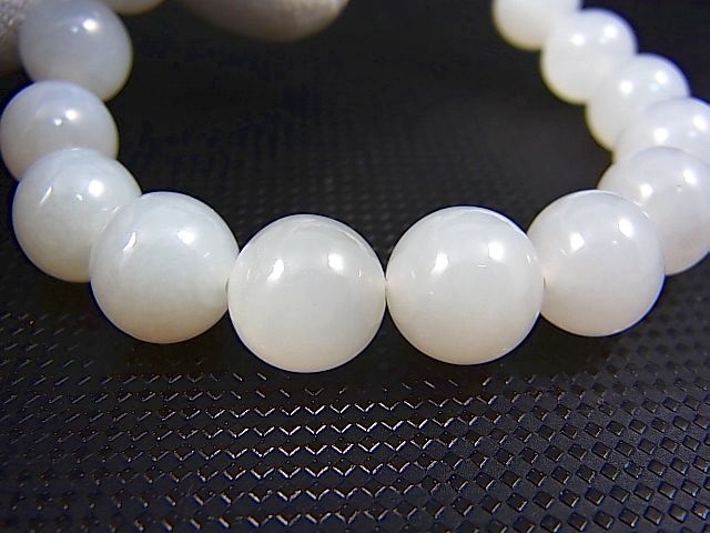 天然無処理　和田玉高品質蓮粉碧玉翡翠のリングクリ抜き形ハングルAB1023 和田玉（ホータンぎょく）「白玉」研磨原石ペンダント 8.4g