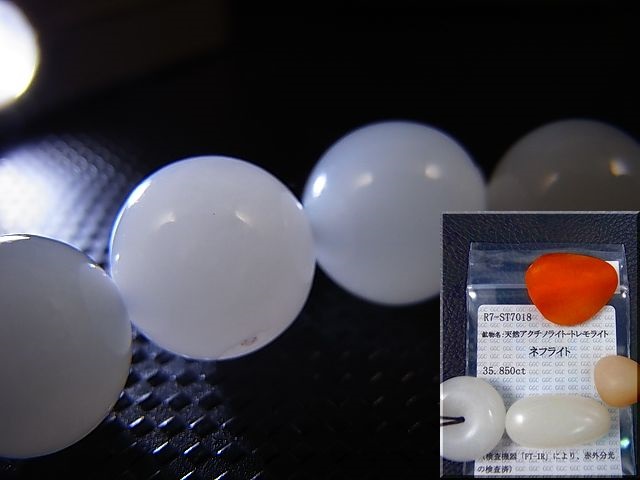 高品質天然和田玉翡翠羊脂ホワイトの女性用艶と白さが際立つ滑らかなバンクル1080 高品質天然和田玉翡翠羊脂ホワイトの女性用艶と白さ