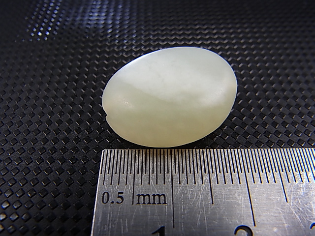 画像: 和田玉（ホータンぎょく）「羊脂白玉」オリジナルビーズ 約20×16×7.5mm