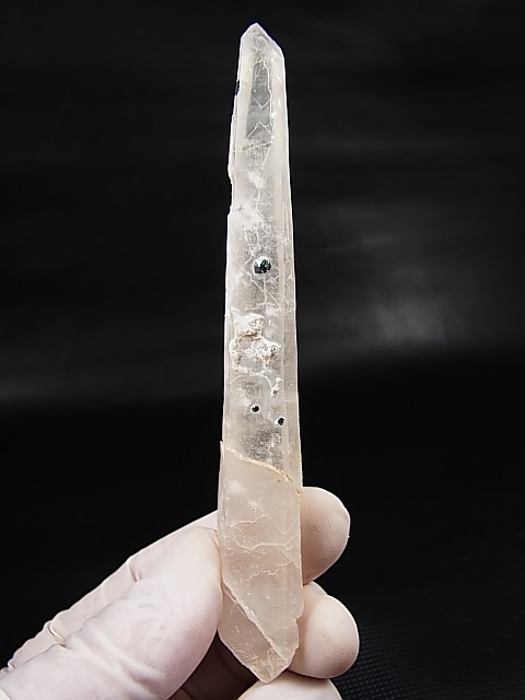 画像1: 内モンゴル産アイアンローズ付着＆内包ピンク水晶（レーザー型） 32.6g