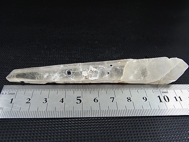 画像: 内モンゴル産アイアンローズ付着＆内包ピンク水晶（レーザー型） 32.6g