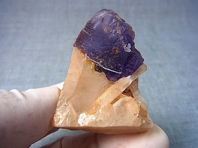 メキシコ・オハエラ鉱山産フローライト原石（赤色蛍光） 47.2g