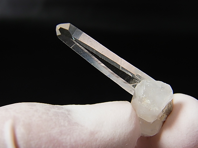 画像: スウェーデン・イェムトランド産ウォータークリア水晶ポイント 3.4g