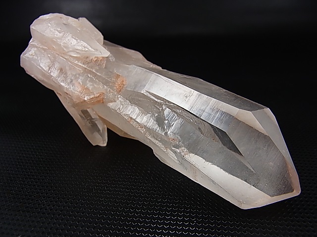 ピンク水晶 キャビネットサイズ：マダガスカル産ピンク水晶 231.7g