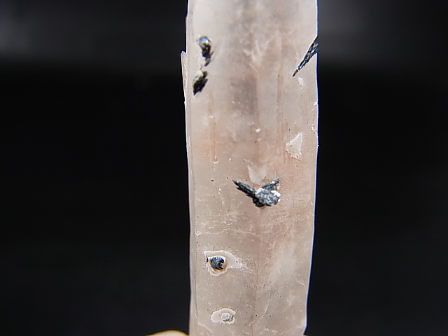 画像: 内モンゴル産アイアンローズ付きピンク水晶（レーザー型） 12.3g