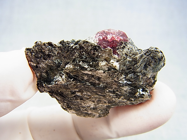 画像: スウェーデン・ダーラナ産ガーネット原石 17.1g