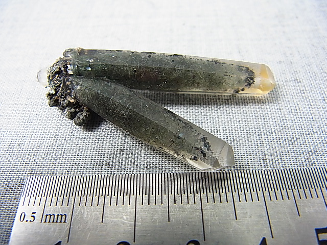画像: ノルウェー産水晶ダブルポイント（アクチノライト/ヘマタイト入り） 7.0g