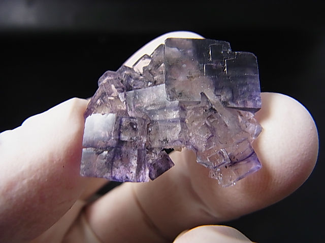 画像: ヤオガンシャン産パープル/カラーレス・ゾーニングフローライト原石 8.5g