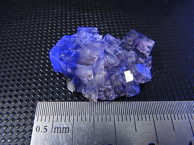 画像: ヤオガンシャン産パープル/カラーレス・ゾーニングフローライト原石 8.5g