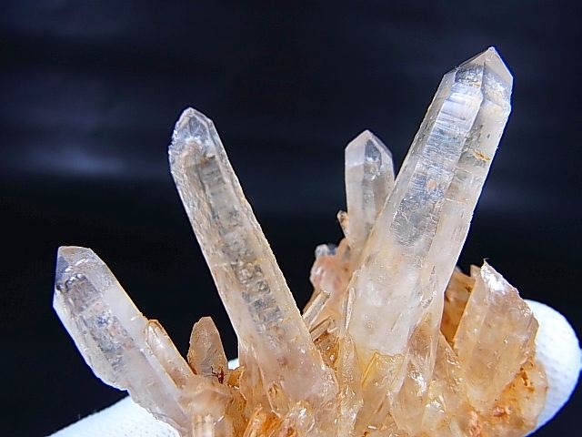 画像: 長野県御座山産水晶クラスター（リモナイト入り） 42.4g