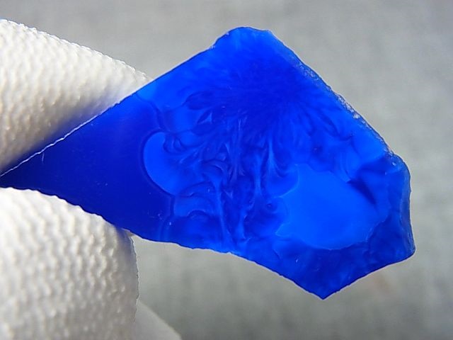 画像: 飯盛ラボストーン（IL-stone）「ラピスカラー」ガラス原石 15.3カラット