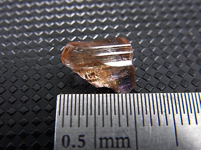 画像: ジェムクオリティ：天然オレンジピンクタンザナイト原石（バイカラー） 2.5カラット