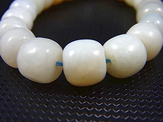 画像: 和田玉（ホータンぎょく）「羊脂白玉」粒売りビーズ 10×8mm平均
