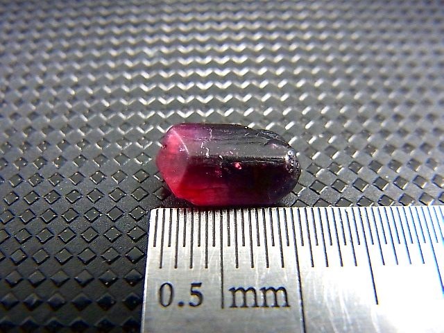 画像: ベトナムMinh Tien産ルベライトトルマリン原石 2.7カラット