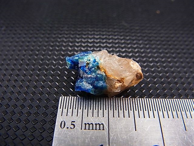 画像: ジンバブエ産ユークレース結晶原石 7.5カラット