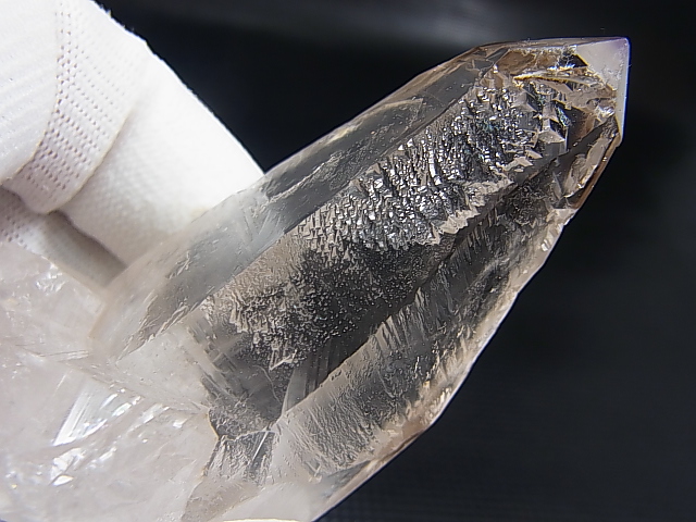 タンザニア産クリア/モンドクオーツ・ポイント 114.0g