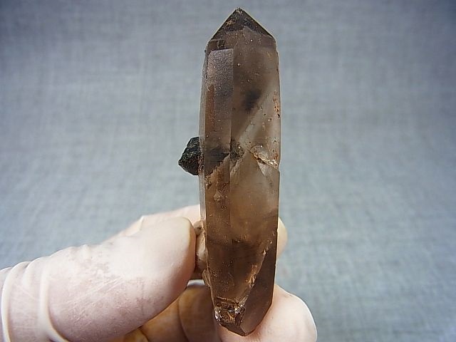 画像: マラウイ・ムランジェ産スモーキー水晶原石（ＤＴ/エジリン＆長石貫入り） 23.5g