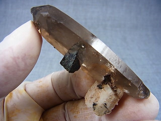 画像: マラウイ・ムランジェ産スモーキー水晶原石（ＤＴ/エジリン＆長石貫入り） 23.5g