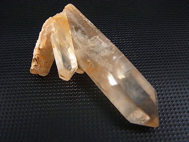 画像: スウェーデン産ライトシトリン水晶原石（連晶） 37.4g