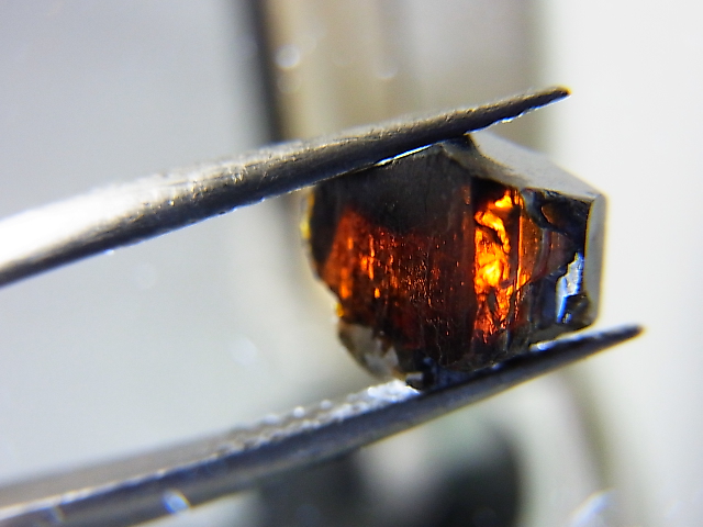 画像: ノルウェー産アナテース原石結晶（レッド透過） 0.5g