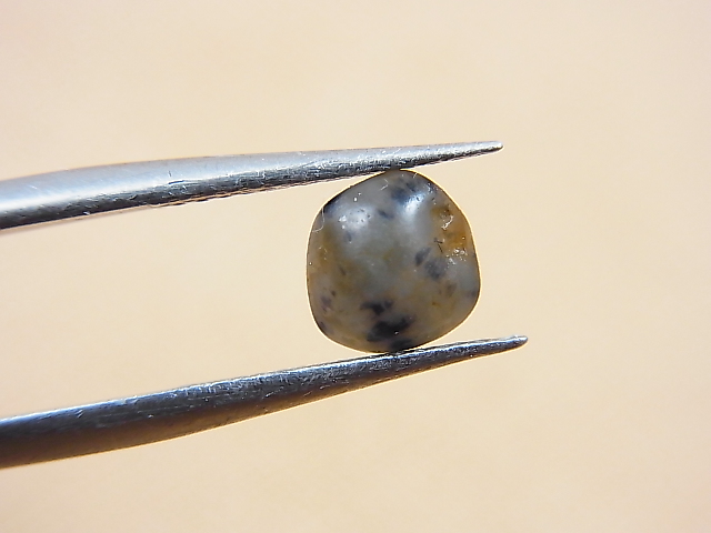 画像: ベトナムLuc Yen産サファイア原石（トラピチェ/自然研磨） 1.7カラット