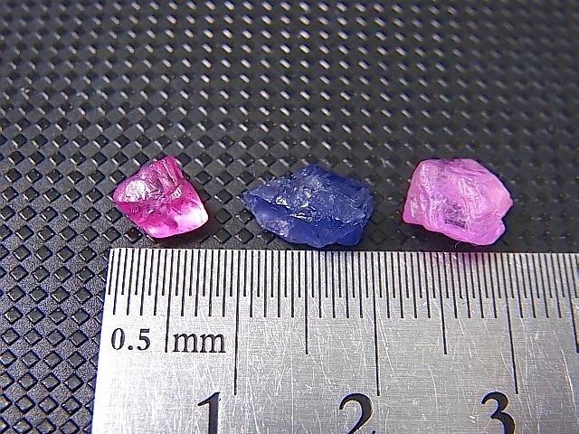 画像: ベトナムLuc Yen産スピネル原石 3点セット トータル 6.7カラット