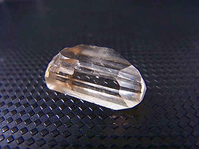 画像: ベトナム産カラーレストパーズ原石 12.8カラット