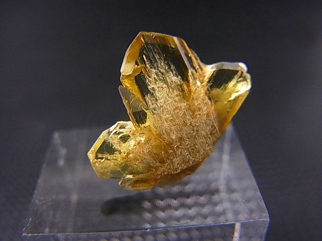 画像: マダガスカル産クリソベリル３連双晶(macle) 3.0カラット