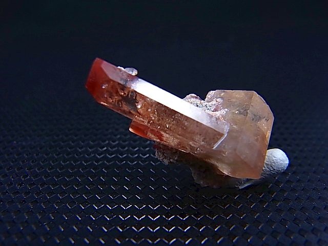 画像: メキシコ産レッドトパーズ原石（連晶） 2.7g