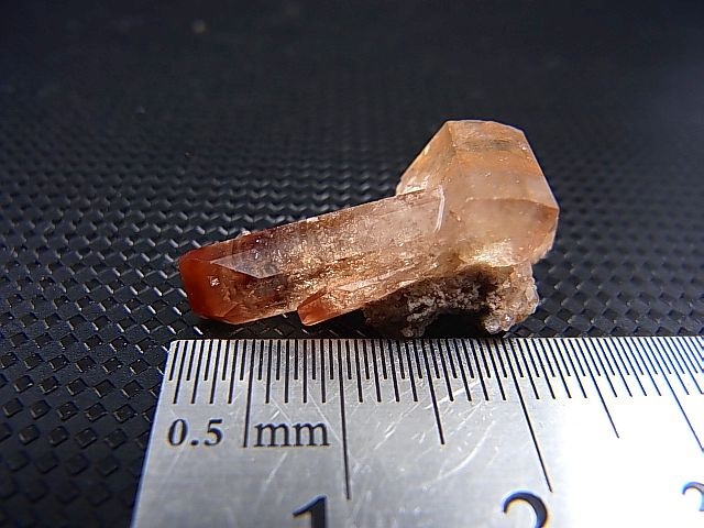 画像: メキシコ産レッドトパーズ原石（連晶） 2.7g