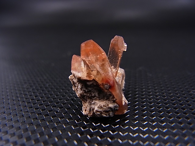 画像: メキシコ産レッドトパーズ原石（連晶） 2.0g