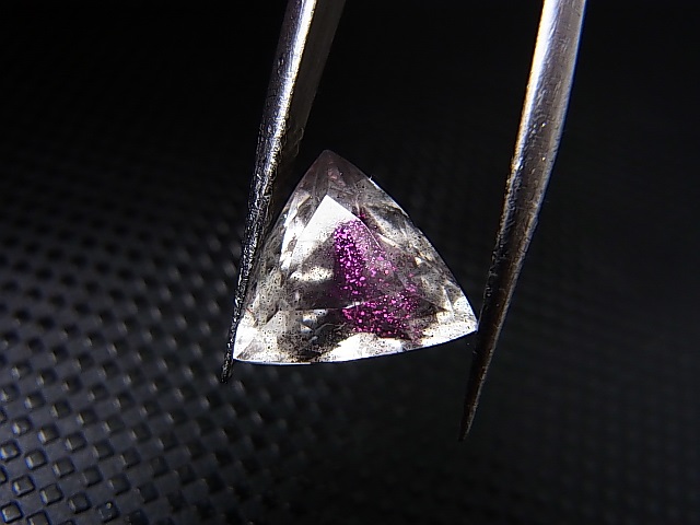 画像: ピンクファイヤー（ティンカーベル）クオーツ・ルース 4.0カラット