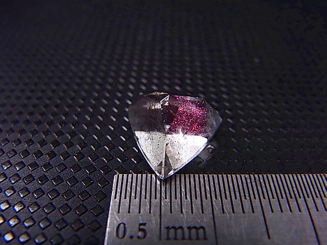 画像: ピンクファイヤー（ティンカーベル）クオーツ・ルース 4.0カラット