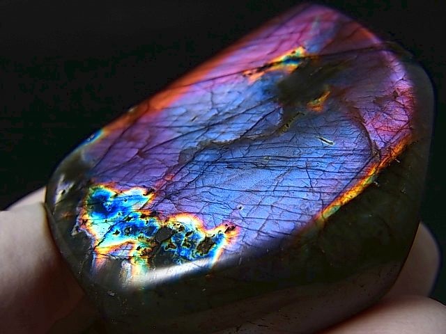 画像: マダガスカル産ラブラドライト研磨原石（パープルピンク＆ブルー） 78.7g