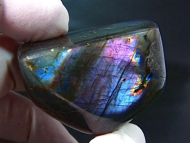 画像: マダガスカル産ラブラドライト研磨原石（パープルピンク＆ブルー） 78.7g