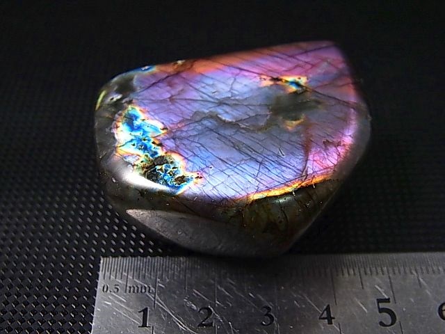 画像: マダガスカル産ラブラドライト研磨原石（パープルピンク＆ブルー） 78.7g