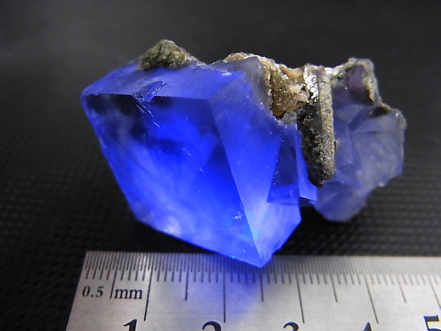 画像: ヤオガンシャン産ラグーンブルーフローライト原石（レインボー入り） 43.0g