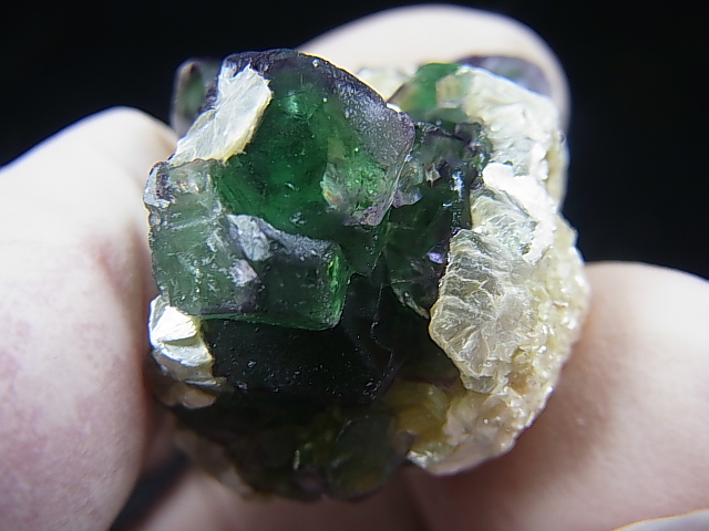 画像: ナミビア・エロンゴ産フローライト＆モスコバイト原石 19.6g