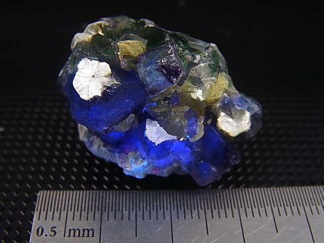 画像: ナミビア・エロンゴ産フローライト＆モスコバイト原石 19.6g