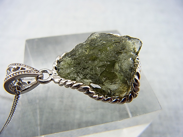 画像: チェコ産モルダバイトSA原石シルバー枠ペンダント（鑑別カード/サービスチェーン付き） 4.1g