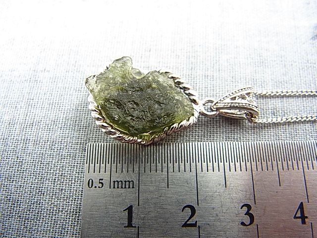 画像: チェコ産モルダバイトSA原石シルバー枠ペンダント（鑑別カード/サービスチェーン付き） 4.1g