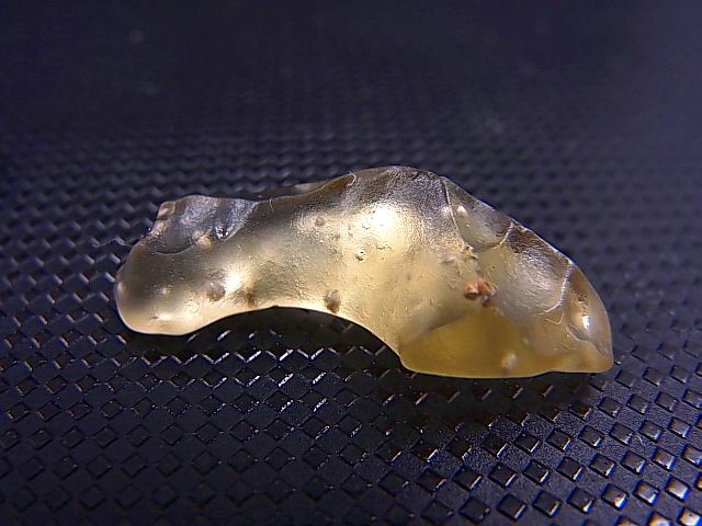 画像: ジュエリー品質：リビアングラス原石（クリストバライト入り） 2.3g