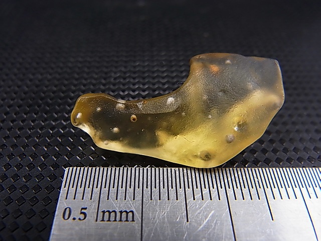 画像: ジュエリー品質：リビアングラス原石（クリストバライト入り） 2.3g