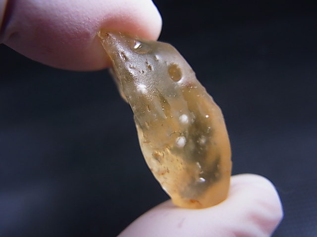 画像: リビアングラス原石（クリストバライト入り） 6.7g