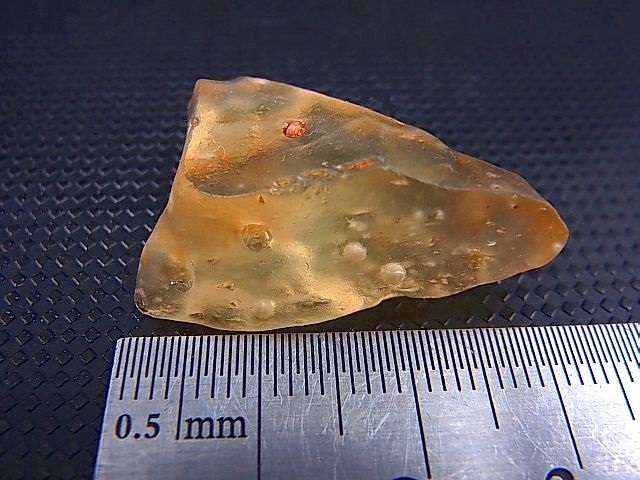 画像: リビアングラス原石（クリストバライト入り） 6.7g